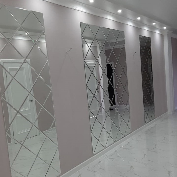 Проект Три зеркальных панно в коридоре фото проекта